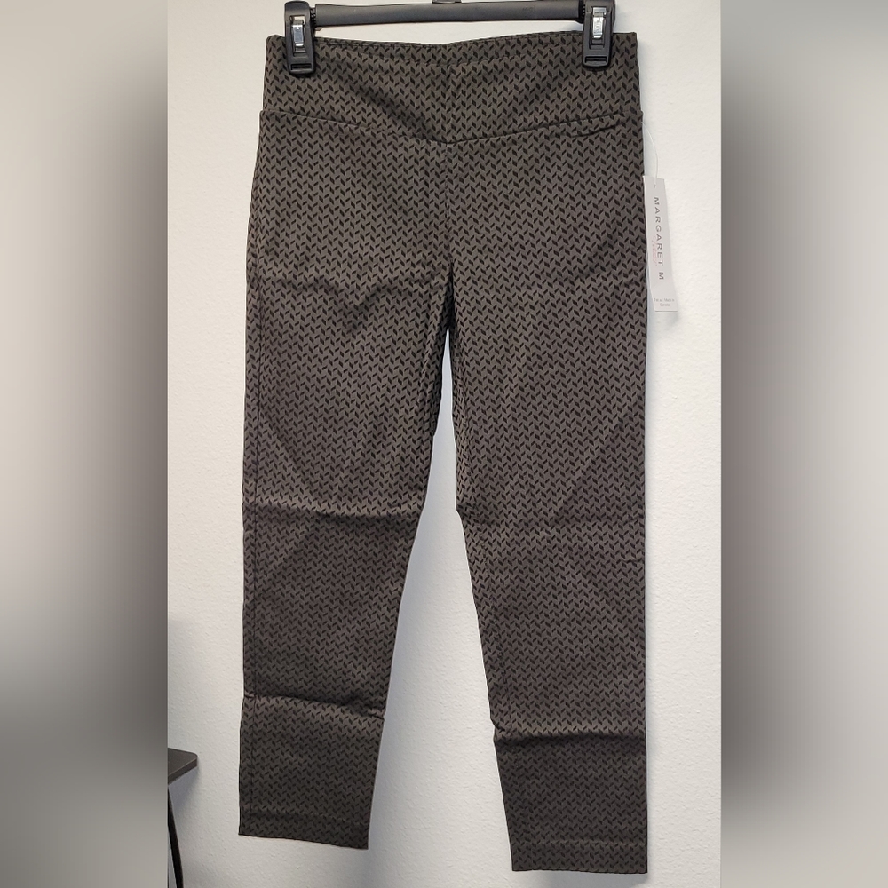 Margaret M Petites pants gray and black size M stretch pull on